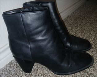 Steve Madden Boots (Size 10M) Worn a Few times Like New $30 Pick up Mckinney