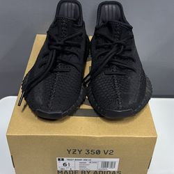 Yeezy 350 Onyx Size 6.5