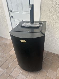Nostalgia Kegerator With CO2 Tank, Cover And Cleaning Kit Included!