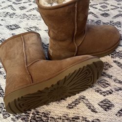 Ugg Classic Short Boot - Women Size 7