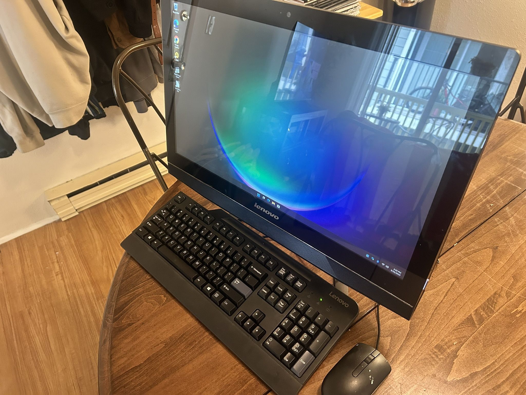 Lenovo All In One Computer (Windows 11, 512gb SSD)