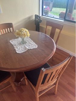 Round Dining Table with 4 Chairs & 2 Lea