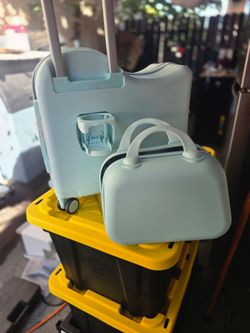 Light Blue Hardshell Luggage Set with Vanity Case