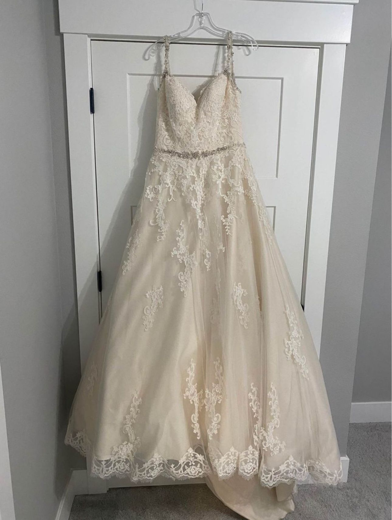 Never Worn Rebecca Ingram Wedding Dress