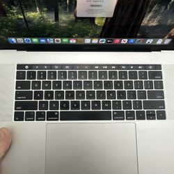 FIRM PRICE - 15.4” Retina MacBook Pro with TouchBar & Touch ID • i7 • 16gb Ram • 256gb SSD • Great Condition • Low Cycle Count