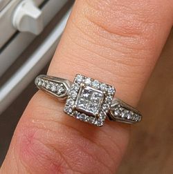 Gorgeous Kay Jeweler's White Gold Diamond Engagement Ring 💍