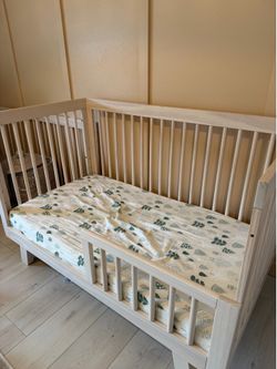 Crib for newborn and toddler stage