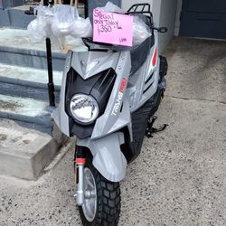Gas Scooter & 150cc  & Alarm & Bluetooth Music & Remote Control & New 