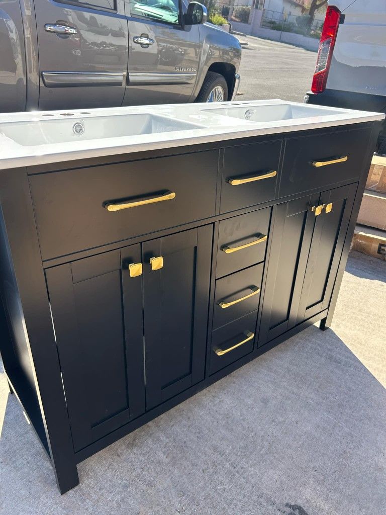 New 48 In Vanity In Good Condition Moder