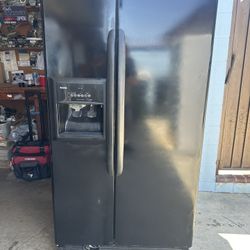 Refrigerator Kenmore  25 Cu.ft.