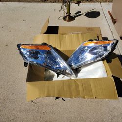 2 Complete Headlight Sets (1-left, 1-right)