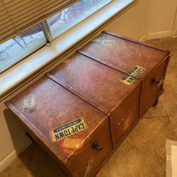 Beautiful Antique Trunk! $50.00 