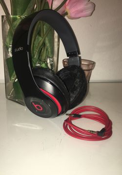 Studio beats with wire