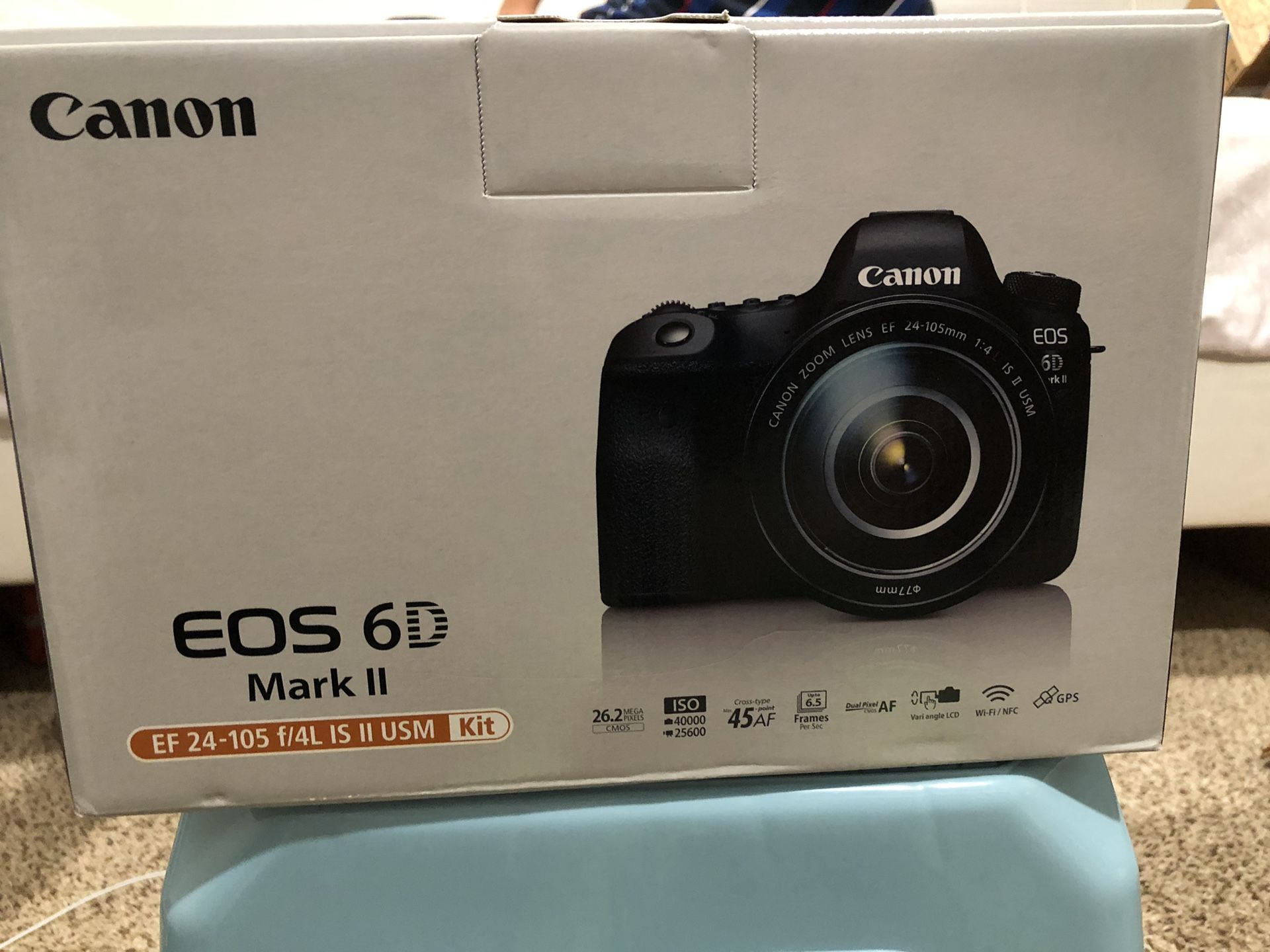 Canon EOS 6D Mark II EF 24 - 105 f/4L IS II UDM Kit
