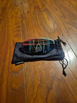 Los Reyes sport sunglasses