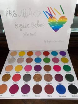 Beautiful Large Palette With 35 Shades