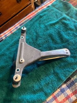 Mercedes 300D 300TD 300SD air cleaner mount bracket original part