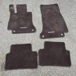 Original mercedes mats, barely used 