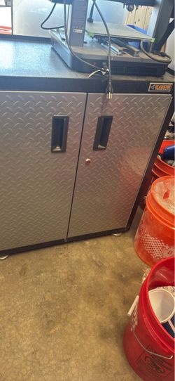 Gladiator cabinet