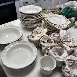 Beautiful Bowls, Cups, And Saucers In Nice Tote