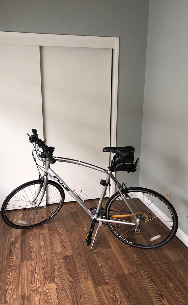 Fuji Absolute 3.0 LE Hybrid Road Bike for Sale in Torrance
