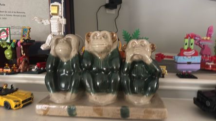 Hear no see no speak no monkey figure