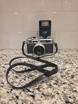 Vintage Yashica GS 35mm Rangefinder Film Camera
