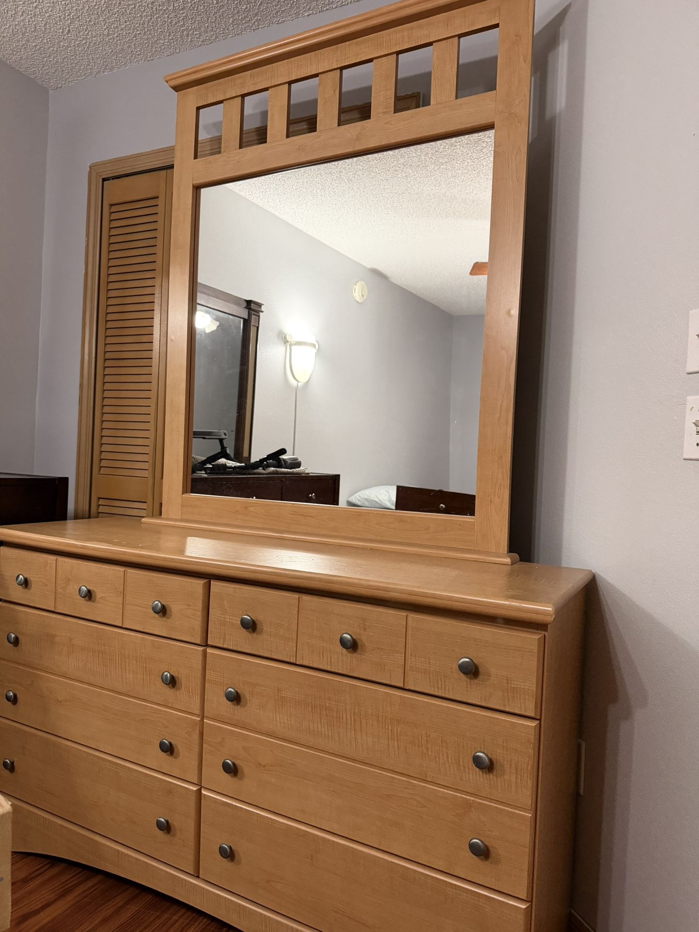 Bedroom Set Dresser