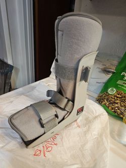 MEDICAL WALKING BOOT