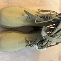 woman’s new tan boots