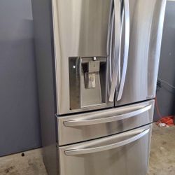 LG STAINLESS STEEL FRENCH DOORS REFRIGERATOR