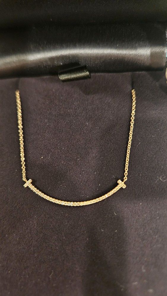 
Tiffany T
Smile Pendant
in Rose Gold with Diamonds, Small