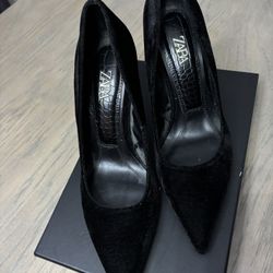 Zara . Velvet . Black Color. New 
