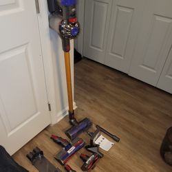 Dyson V8 Absolute