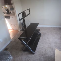Free TV Stand ! Missing TV Mount ! 
