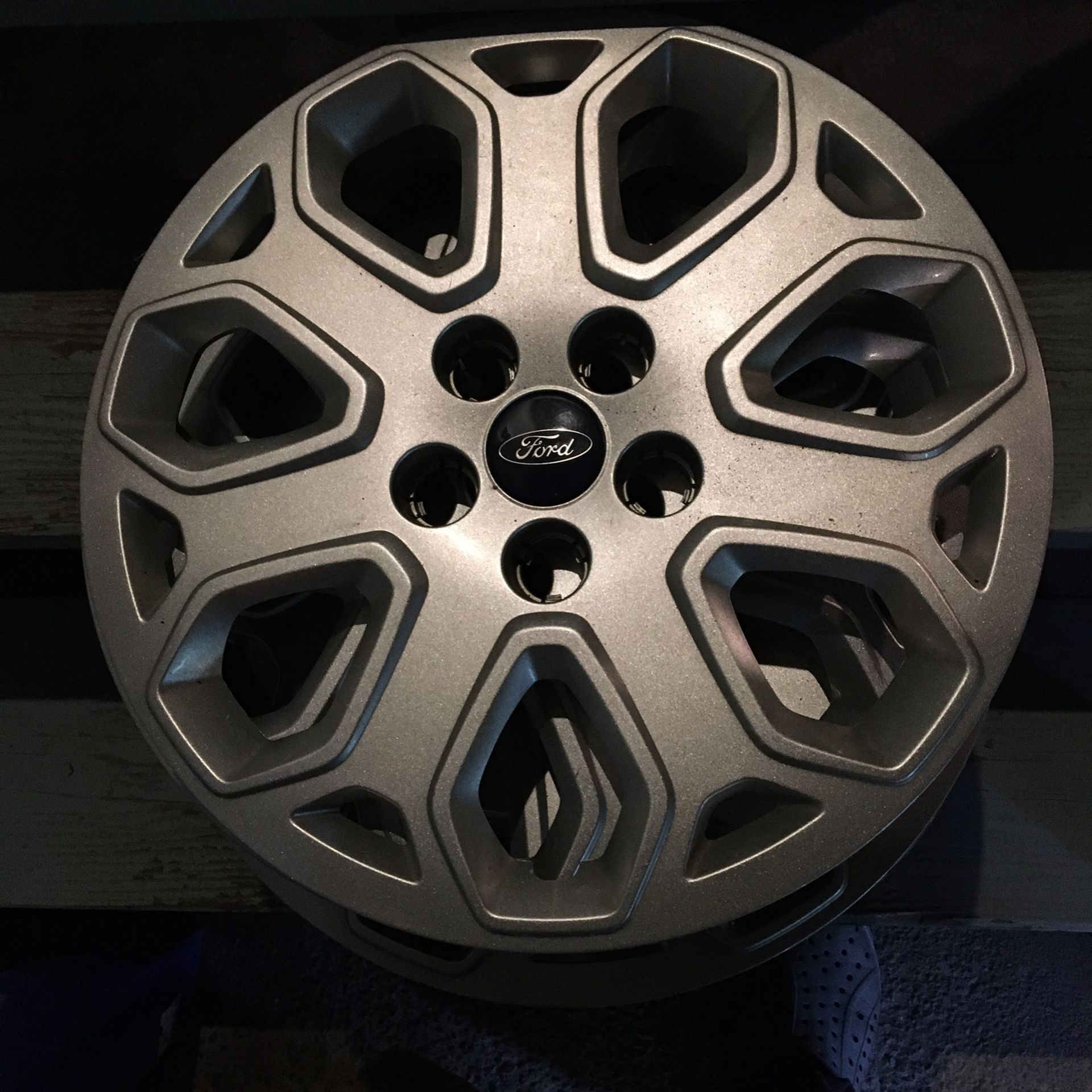 Set up for 16 inch Ford wheel covers from focus