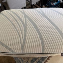 Tempur-Pedic Tempur-Adapt ProHi Pillow very clean