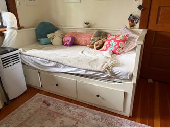 IKEA Hemnes daybed trundle