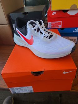 New Nike Revolution 7