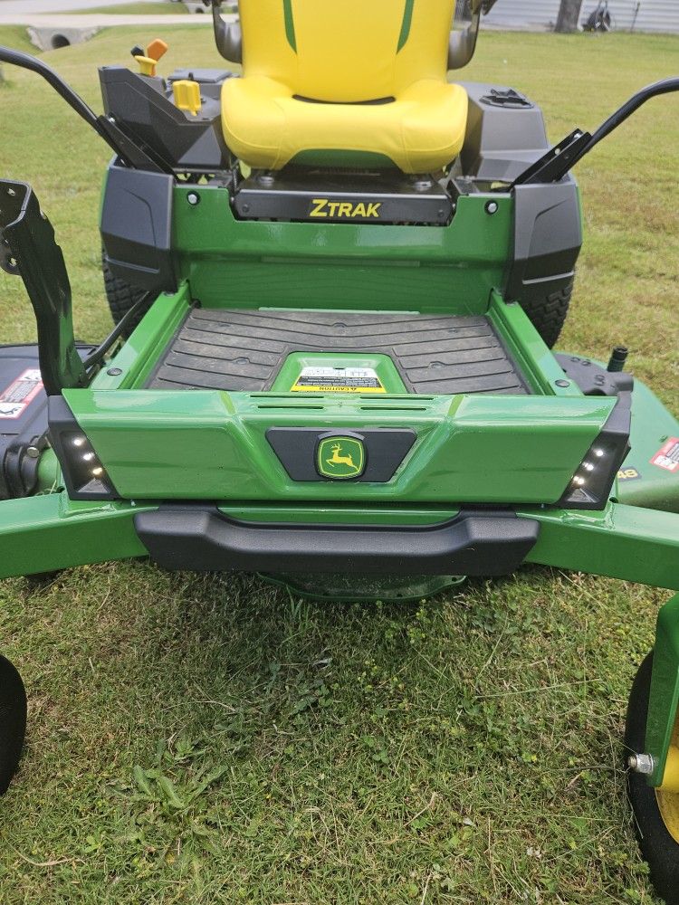 Great condition 2023 John Deere Z330R
ZTrak Lawn Mower with 48-in. Deck and Headlights, 21.3 hours