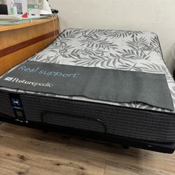 King Sealy Posturepedic Mattress Includes Boxspring 