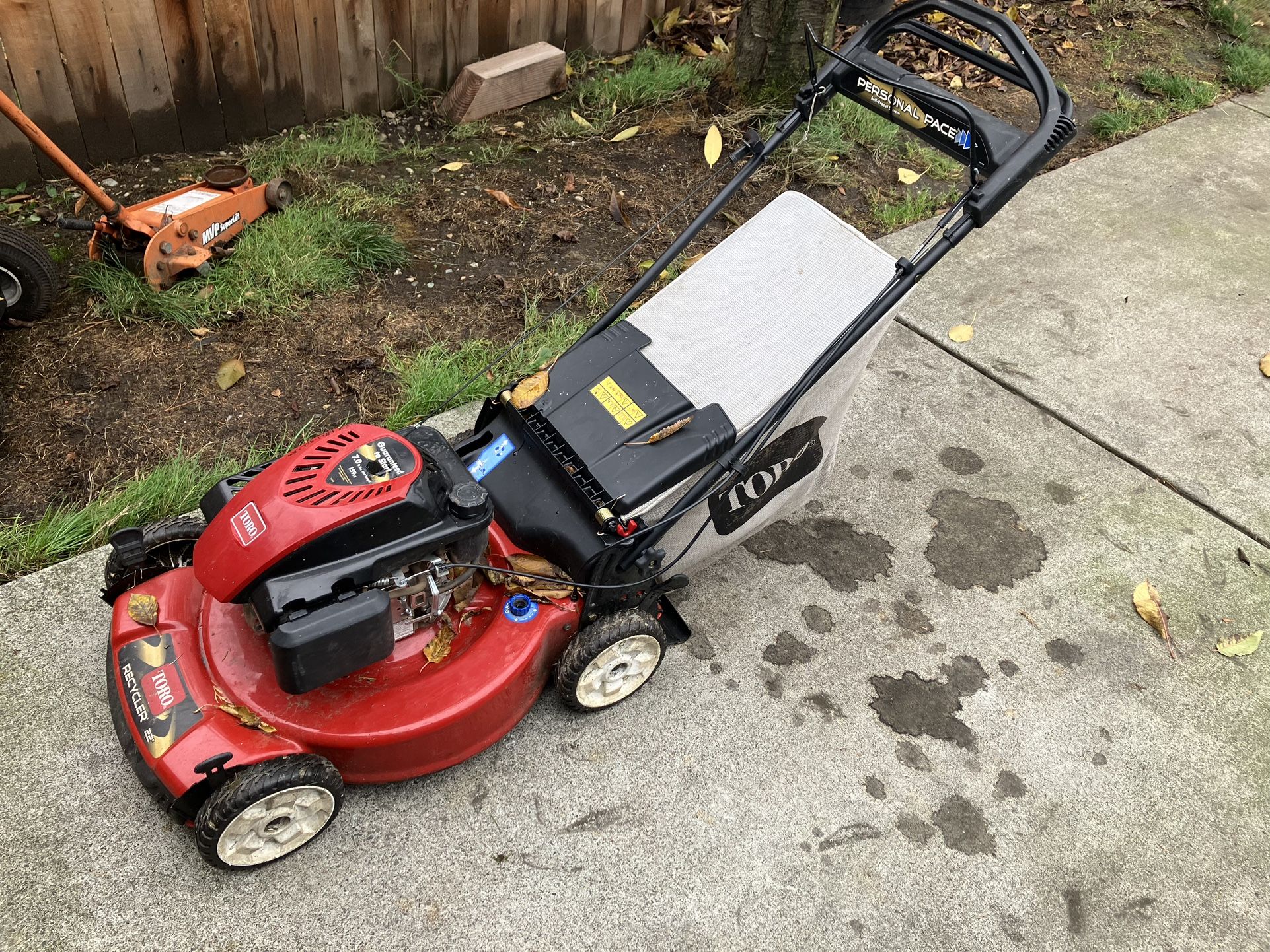 Toro 22”. Recycler Lawn Mower 