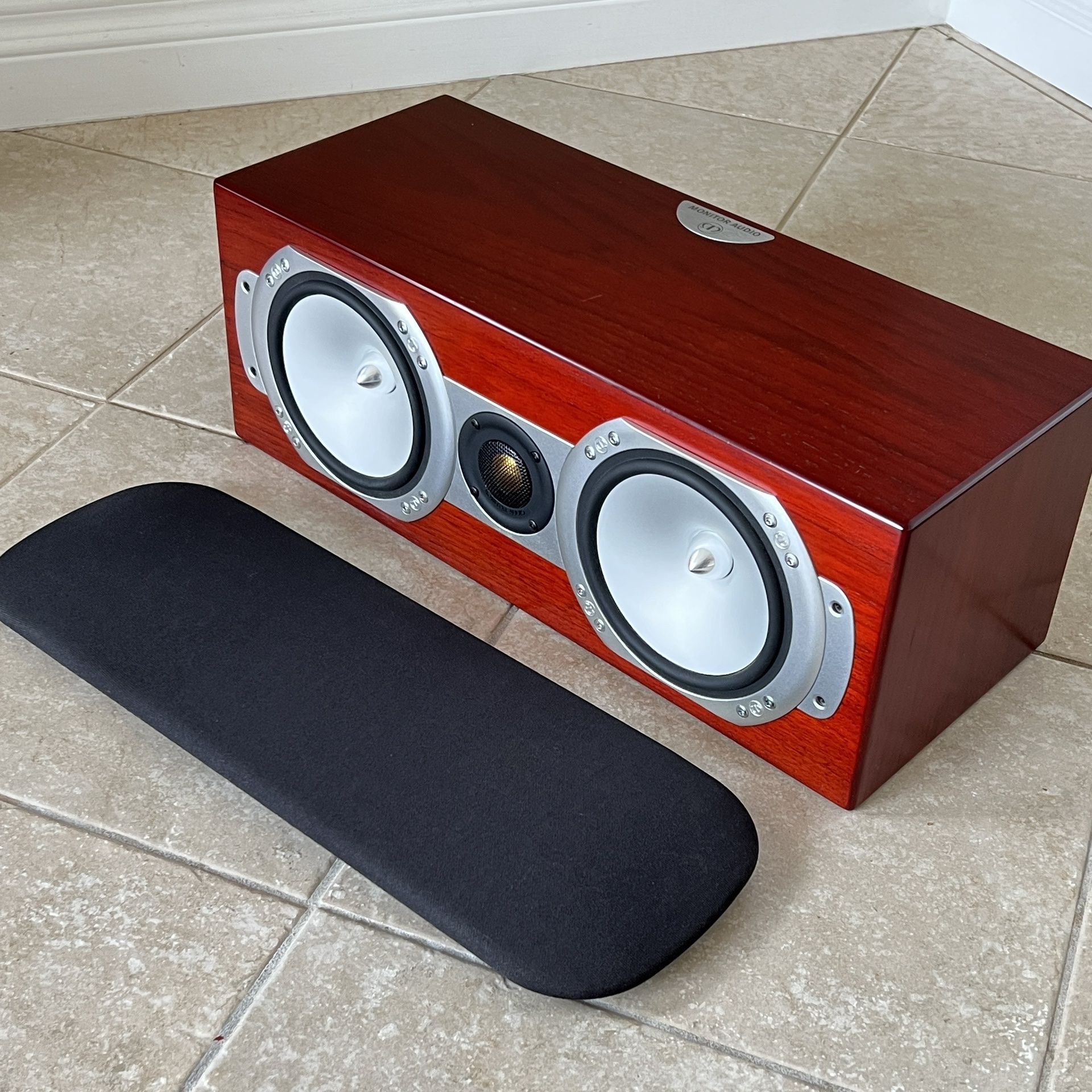 Monitor Audio center channel speaker Silver-RS LCR rosewood for