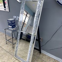New Mirror Stand 