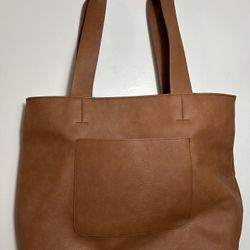 Women's roomy handbag. &20.