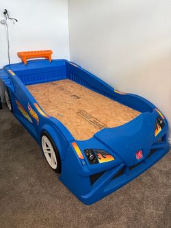 Step2 Hot Wheels Twin Race Car Bed