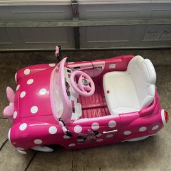 6V Huffy Disney Minnie Mouse Battery-Powered Ride-On Car,