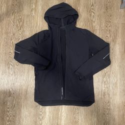 black lululemon warp light jacket 