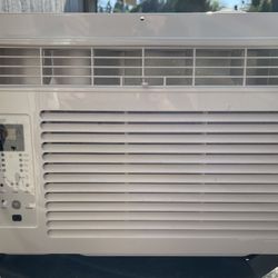 Window Unit Air Conditioner