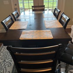 Breakfast Table and 6 chairs 